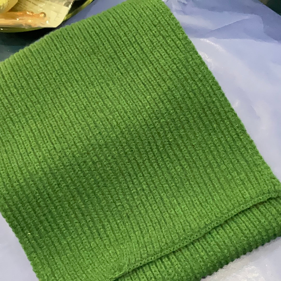 Cinnamon Creations - Ribbed Knitted Scarf - Green 